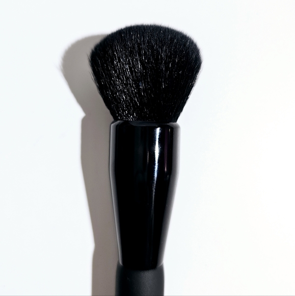 Sara adams cosmetiques Round Blending Foundation Brush #05 - Picture 4 of 6